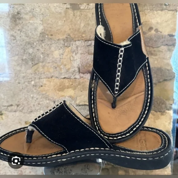 UGG , Australia 1610 Slippers, with Shearling Lining, Size 8, Black Seude - Picture 3 of 5